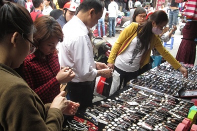 Đồng hồ đeo tay tên lạ, giá “bèo” tràn ngập thị trường